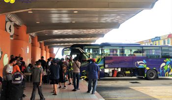 mersing bus terminal bus platform with people waiting